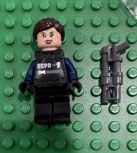 LEGO Batman Movie GCPD Officer Female SWAT Gear Minifigure Gun sh0416  Set 70915