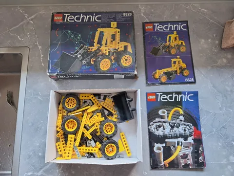 Vintage Lego Technic 8828 Front end loader 100% complete + original box 1992!