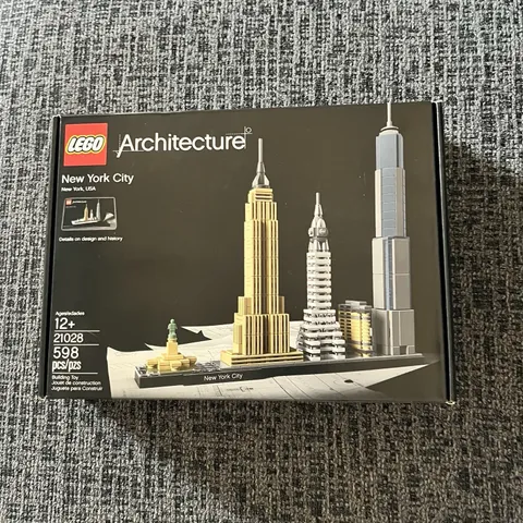 LEGO ARCHITECTURE: New York City (21028) BRAND NEW NEVER OPENED