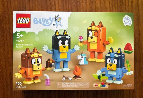 LEGO Bluey Brick-Built Bluey Family Set 11217 466PCS New