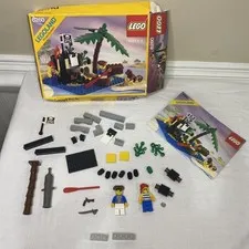 LEGO Pirates Shipwreck Island 6260 Incomplete w Minifigures Instructions & Box