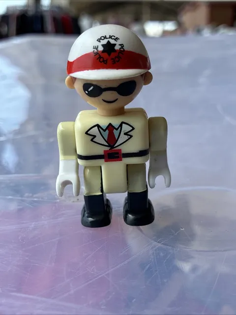 Fischer Price Duplo Police Man 2.5”