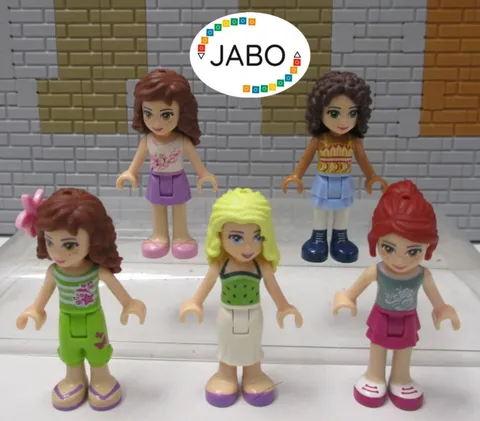 (O 15 / 3) Lego Friends 5 figures minifigures