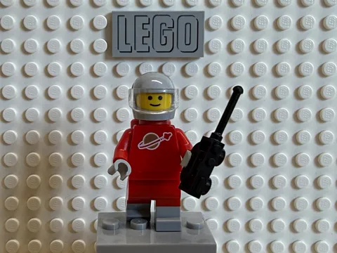LEGO Classic Space Spaceman Minifigure - Red with Helmet Visor & Black Accessory