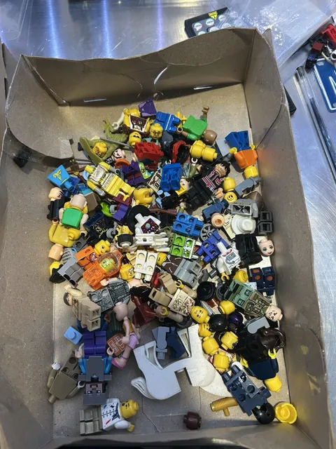 LEGO Bulk Lot Damaged / Unbranded Minifigure Parts READ DESCRIPTION #9