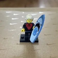 Lego Pro Surfer Minifigure Series 17 with Surfboard