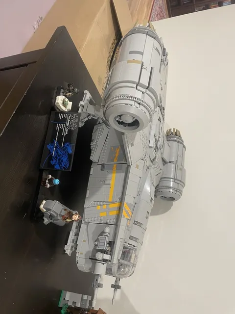 LEGO Star Wars The Razor Crest 75331 Building Set 6187 pcs 18+ 4 Minifigs