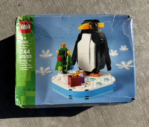 LEGO 40498 Christmas Penguin Holiday Building Set NEW & SEALED