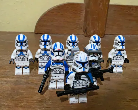 LEGO Star Wars 501st Trooper Minifigure Lot of 8 w/ Helmets & Blasters