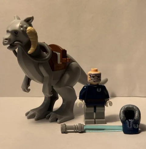 LEGO Star Wars Anakin Skywalker Cold Weather w/ Tauntaun, Hood & Blue Lightsaber