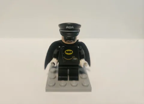 LEGO BATMAN MINIFIGURE - ALFRED WEARING BATSUIT - LEGO BATMAN MOVIE Set 70917!!