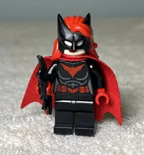 LEGO Super Heroes Batwoman Red Cape Minifigure sh522 sh0522 from 76122 76111