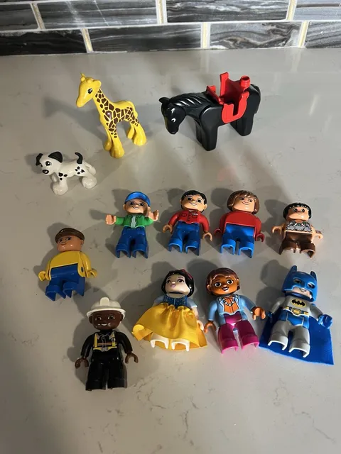 Lot of 12 LEGO Duplo Action Figures Toys Animals and People Dog, Horse, Giraffe