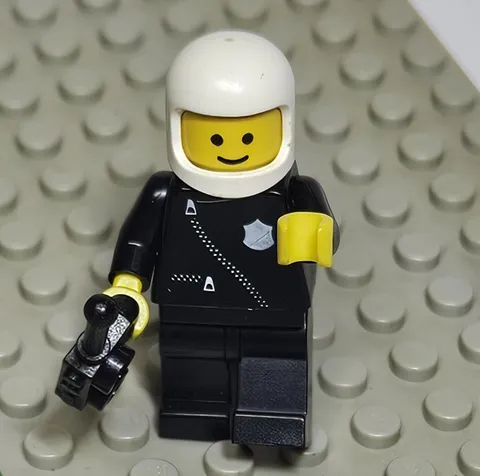 LEGO Vtg Police Headquarters 588 Minifigure 1979 Police Officer W/ Radio Helmet