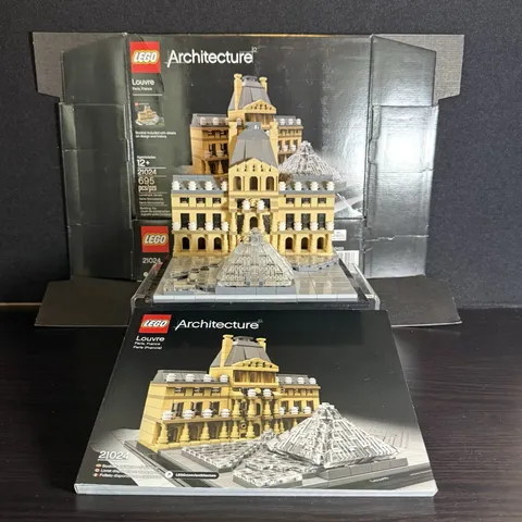 LEGO ARCHITECTURE: Louvre (21024)