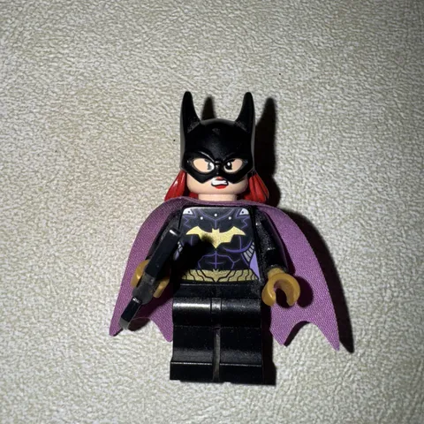 LEGO Super Heroes Batgirl Minifigure Batman 2 DC Lavender Cape 76013 sh0092