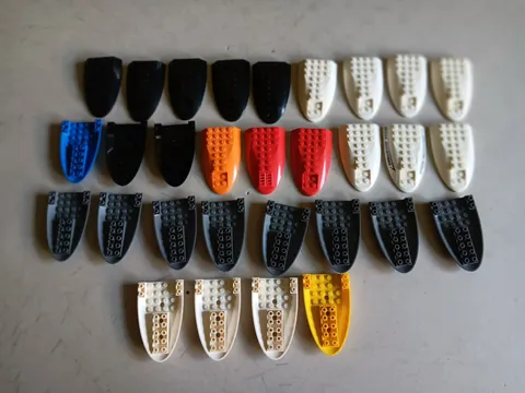 LEGO LOT OF 30 AIRCRAFT AFT SECTIONS FUSELAGE CURVED 6X10 TOP BOTTOM