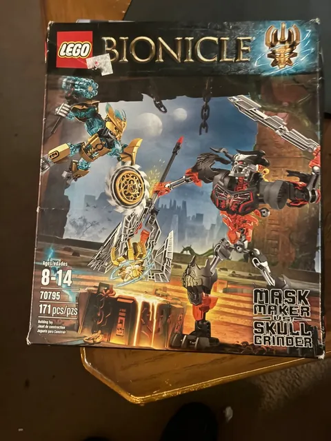 lego bionicle mask maker vs skull grinder in box sealed great condition!