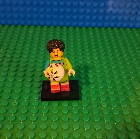 LEGO Minifigures Series 29 Football Goalkeeper Brand New