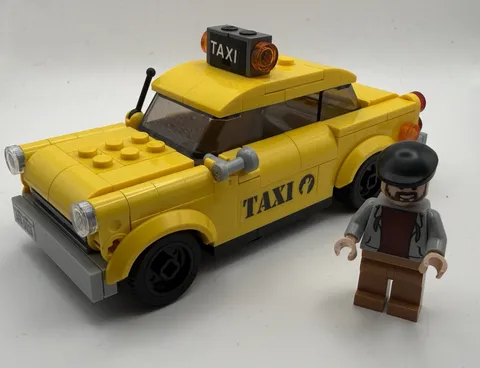 LEGO 76178 Daily Bugle Minifigure Bennie The Cab Driver And Taxi Cab Build
