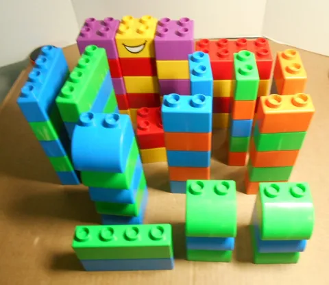 Lego Quatro Vintage Large Buicks Retired Lot of Over 68 Bricks Y12
