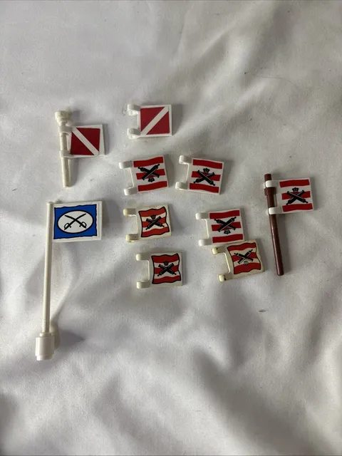 LEGO BULK LOT OF 10  Pirate Calvary Skull Cross Bones Flags Small 2x2