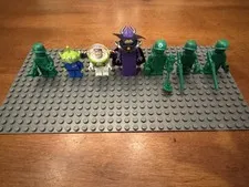 LEGO Minifigure Lot Buzz Lightyear, Alien, Zurg, Green Army Men, Wizard + Accs