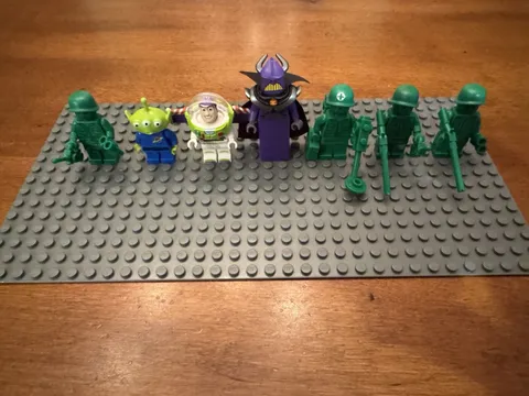 LEGO Minifigure Lot Buzz Lightyear, Alien, Zurg, Green Army Men, Wizard + Accs