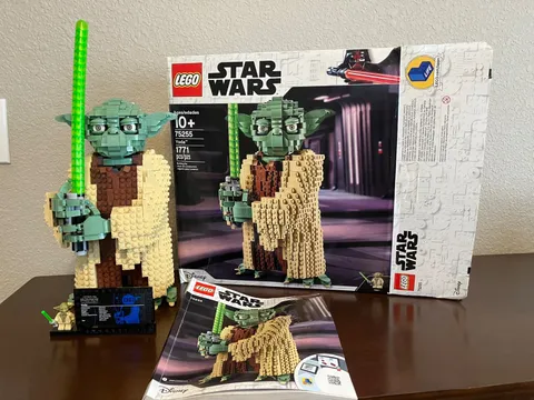 LEGO® Star Wars™ 75255 Yoda With Instructions Built Includes Mini Figure Plaque