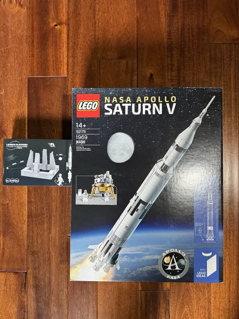 LEGO Ideas: NASA Apollo Saturn V (21309) with buildable stand