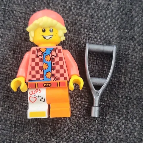LEGO Broken Leg Boy minifigure Spring 2025 Store Exclusive