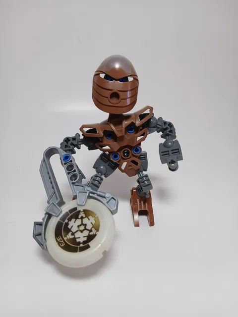 LEGO BIONICLE Ahkmou Matoran Figure With Disc 