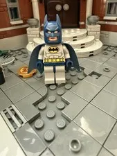 LEGO DC Batman Minifigure sh0025a - Dark Blue Cowl Type 2 Set 6860 Batcave
