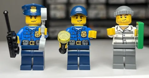 LEGO CITY: Mobile Police Unit (60044) MINIFIGURES ONLY Cops Robbers Crook Jail