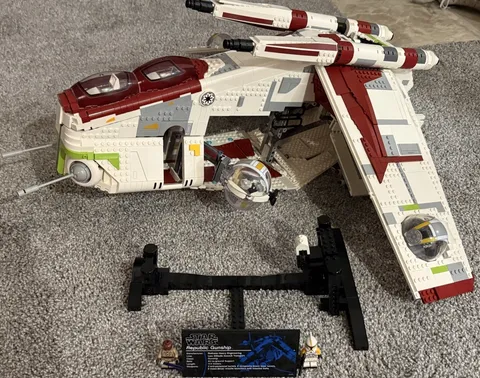 LEGO Star Wars UCS Republic Gunship 75309 RETIRED W/ Minifigures Great Condition