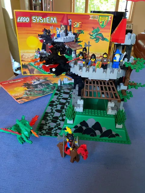 LEGO SYSTEM SET: FIRE BREATHING FORTRESS LIKE NEW, MISSING WIZARD ORB