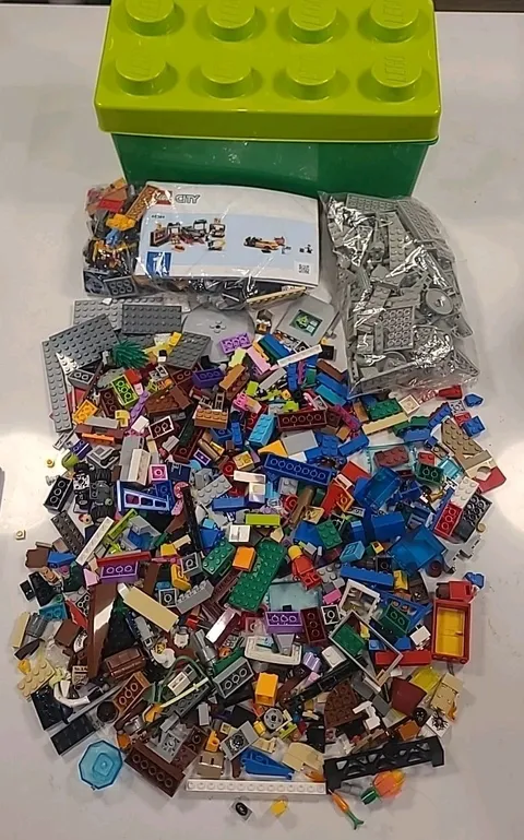 3.75 Lbs + LEGO Storage Brick 8 Stud Large GREEN Container Plastic Bin (B1-Q)