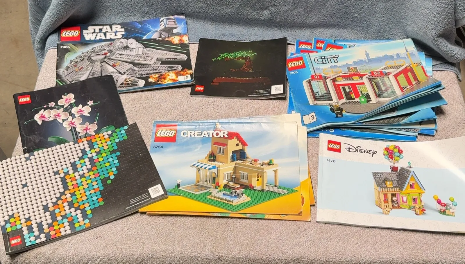 16 - Lego Instruction Manuals City, Creator, Star Wars, Disney...