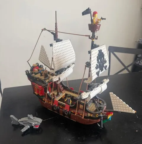 LEGO CREATOR: Pirate Ship (31109)