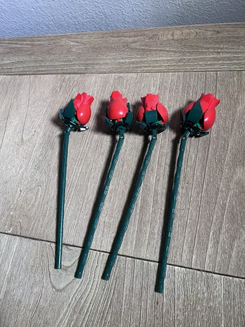 LEGO Botanicals 4 Long Stem Roses No Box Or Instructions Used