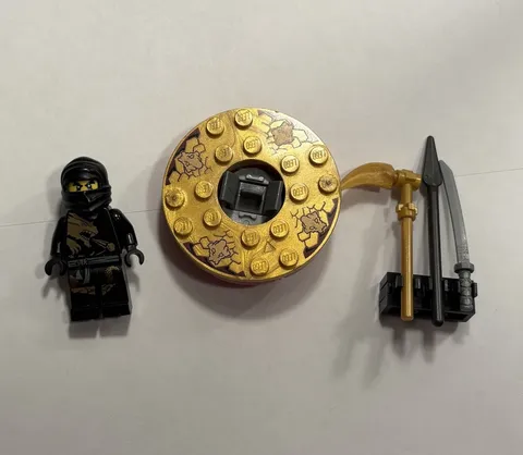 LEGO NINJAGO Cole dx Minifigure Printed Black/Gold w/ Accessories Spinner Shield