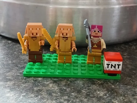 LEGO Minifigures Minecraft Piglins X2 ,Huntress , And TNT