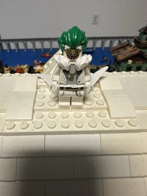 LEGO Super Heroes: LEGO Batman Movie: Disco The Joker Minifigure (70922/sh0440)