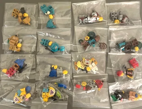 LEGO 21358 Minifigure Vending Machine 16-fig set