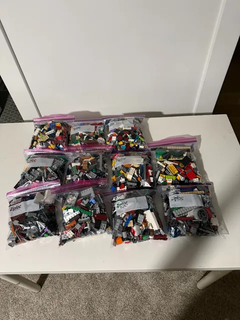 Random Lego bulk lot, Bricks, Piecies, Accesories, minifigures, and more!