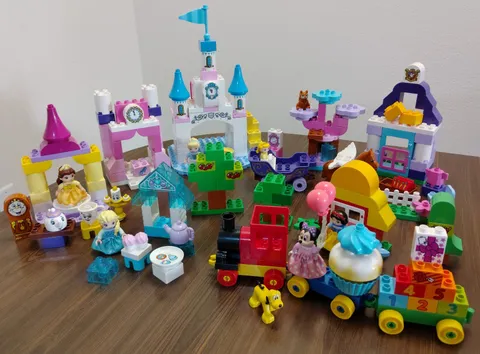 Lego DUPLO Disney Princess Collection Lot of 237 Pieces, including 6 Figures