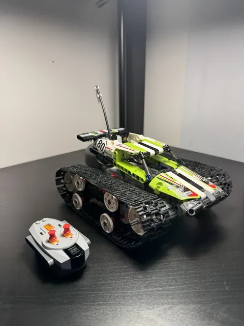 LEGO Technic 42065 RC Tracked Racer 100% complete WORKS good condition