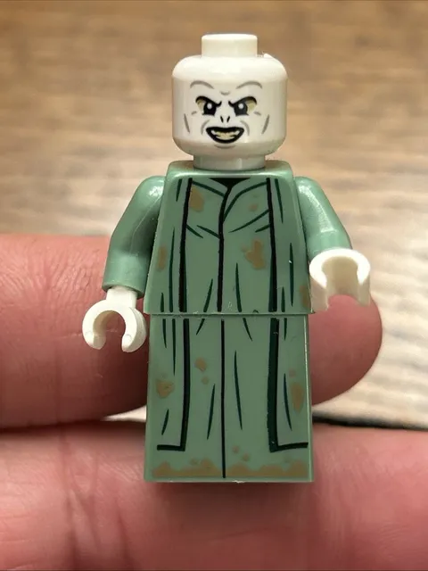 LEGO® Harry Potter - Lord Voldemort Minifigure Sand Green Robe 76415