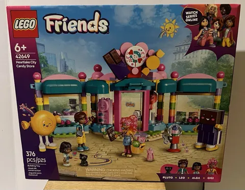 LEGO Friends Heartlake City Candy Store 42649 Leo Alba Gigi 376 Pieces NIB
