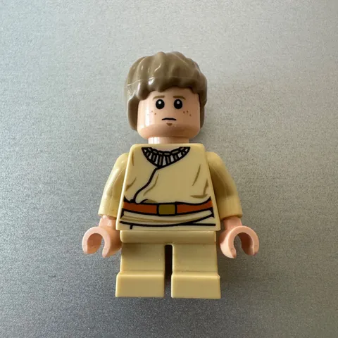 LEGO Star Wars Young Anakin Skywalker SW0640 Short Legs, Short Hair Pouches Back